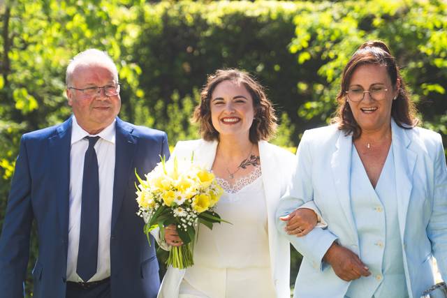 Entourée des siens
