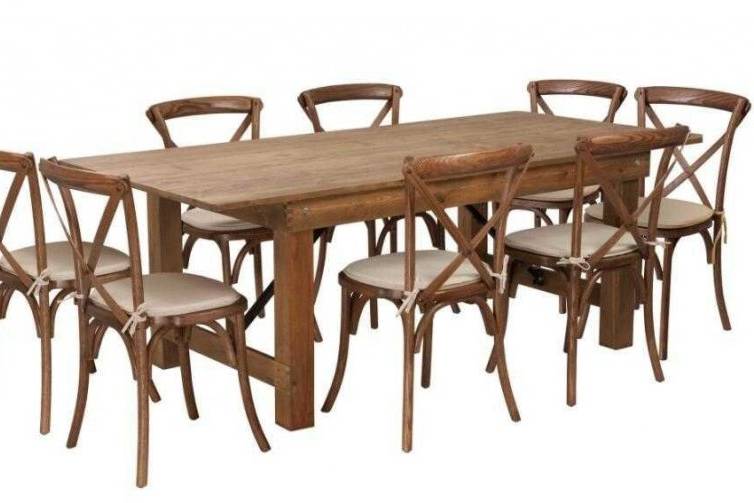Chaise et table en bois