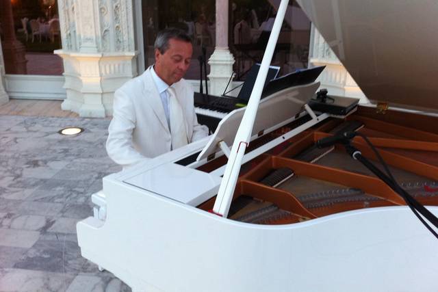 Piano solo