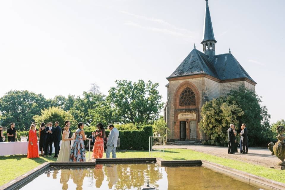 Cocktail devant la chapelle