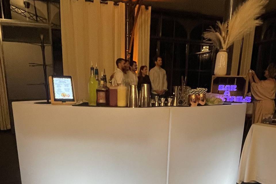 Nitht bar