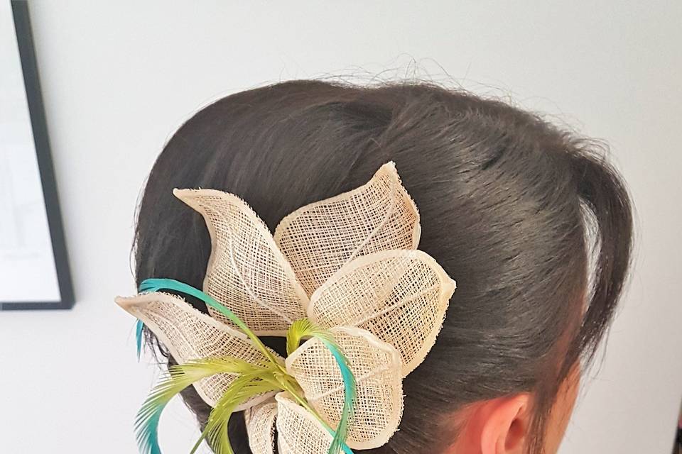 Chignon banane fleuri