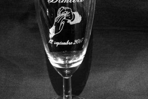 Cadeau Verre à bière blanche 18 ans - avec gravure