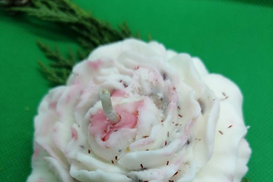 Rose en bougie parfumée