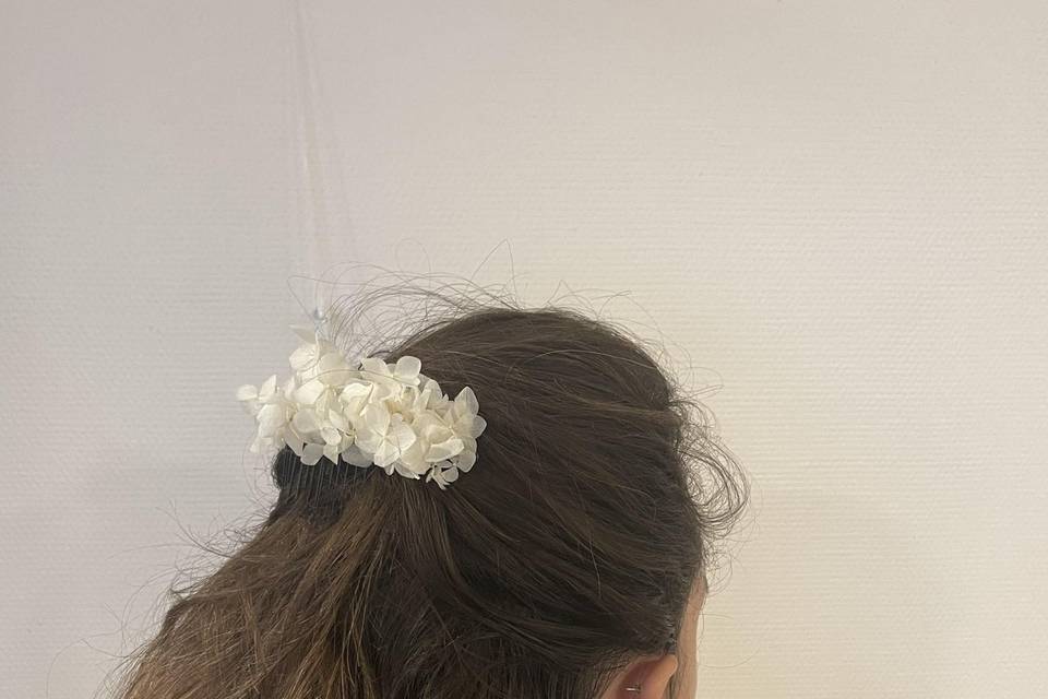 Peigne fleur blanche