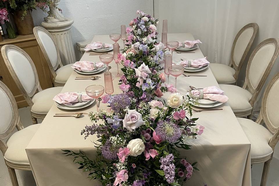 Cascade de fleurs table mariés