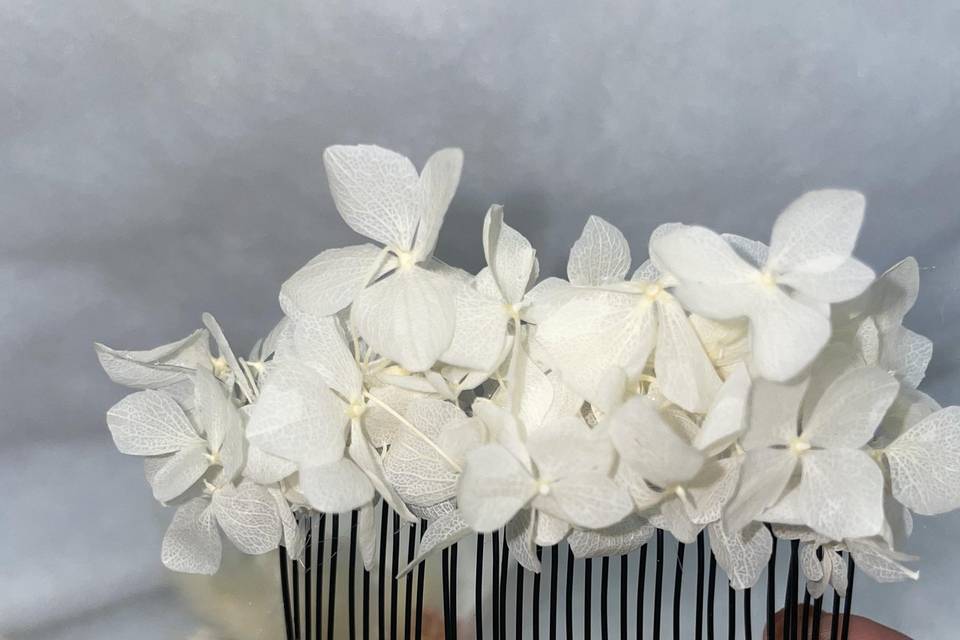 Peigne fleur blanche
