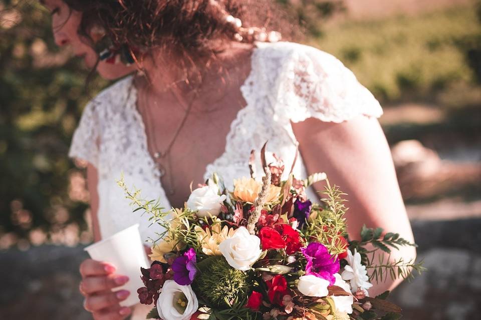 La mariée et son bouquet