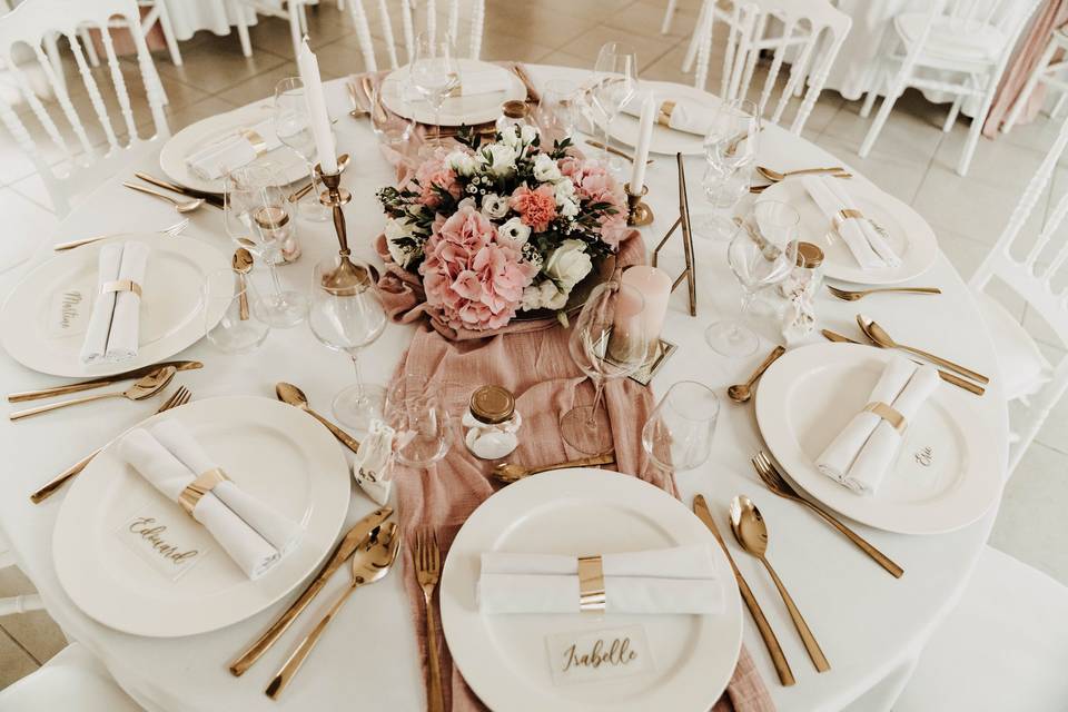 Table rose et or