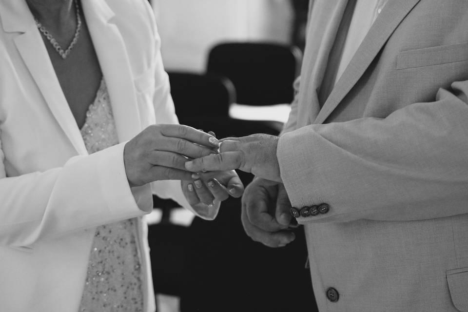 Bague au doigt
