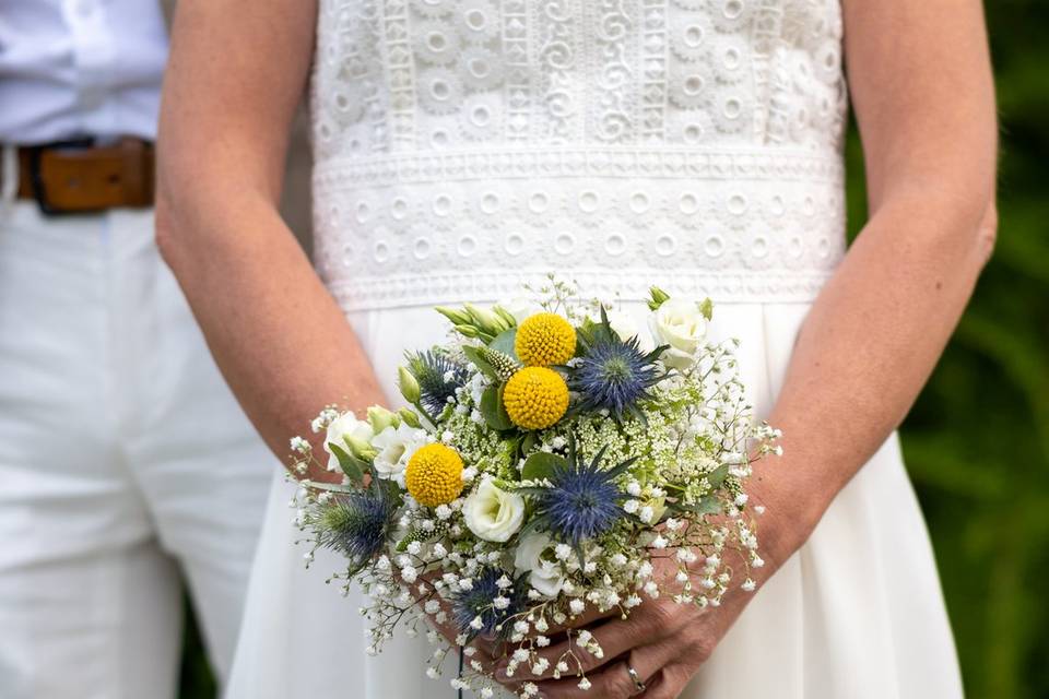 Détails robe et bouquet