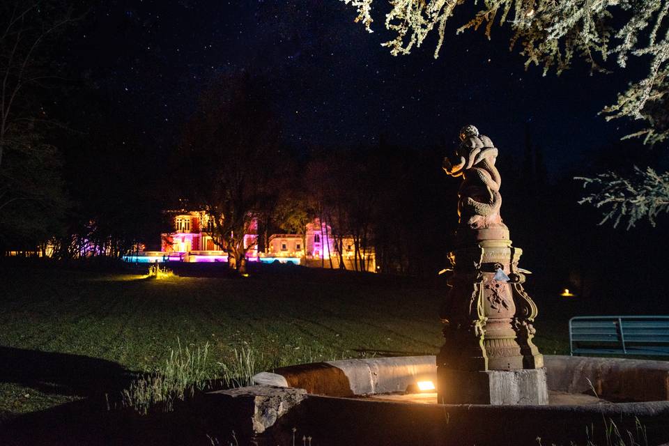 La fontaine au fond du parc