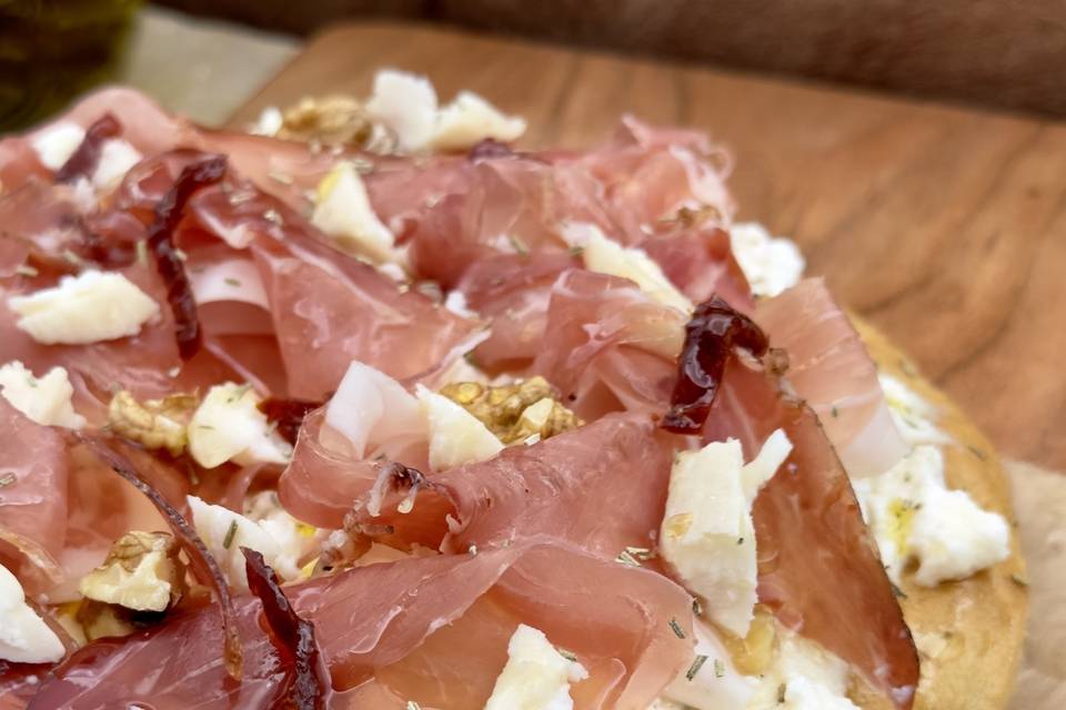 Focaccia chèvre et jambon cru