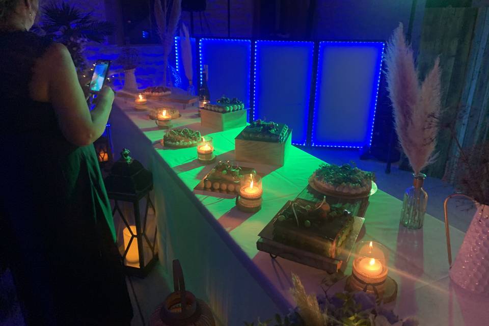 Régie DJ sobre et desserts