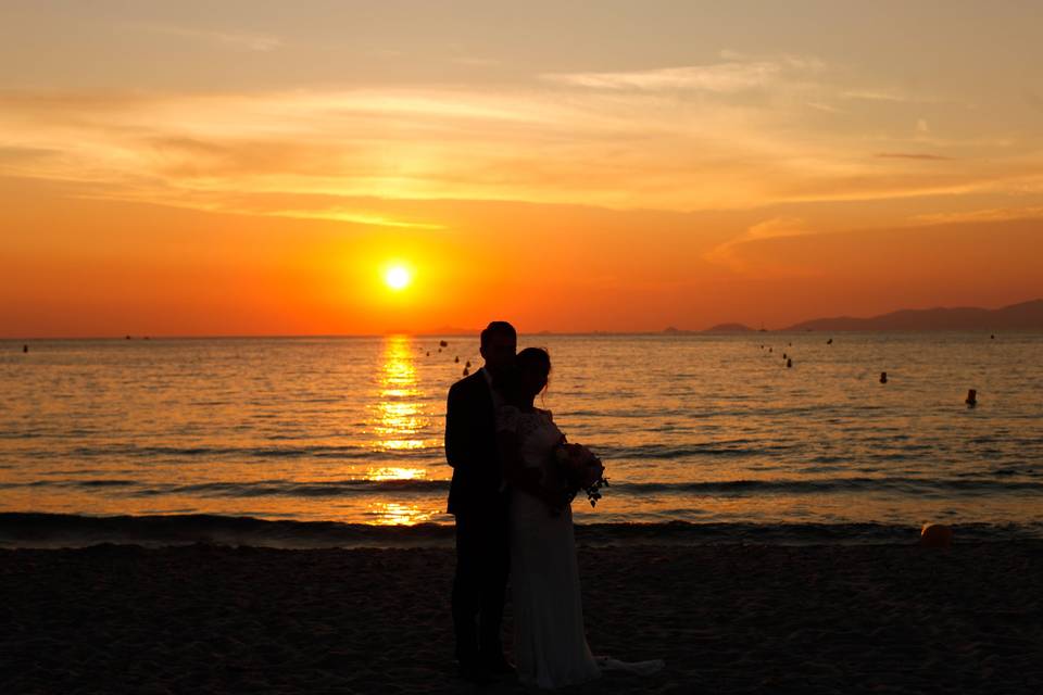 Les mariés sur la plage