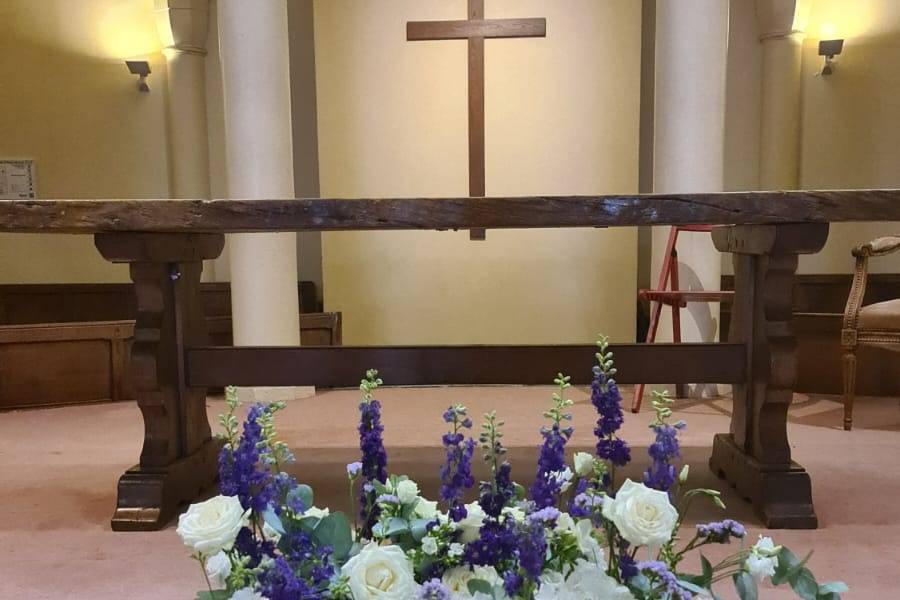 Fleurs mariage église violet