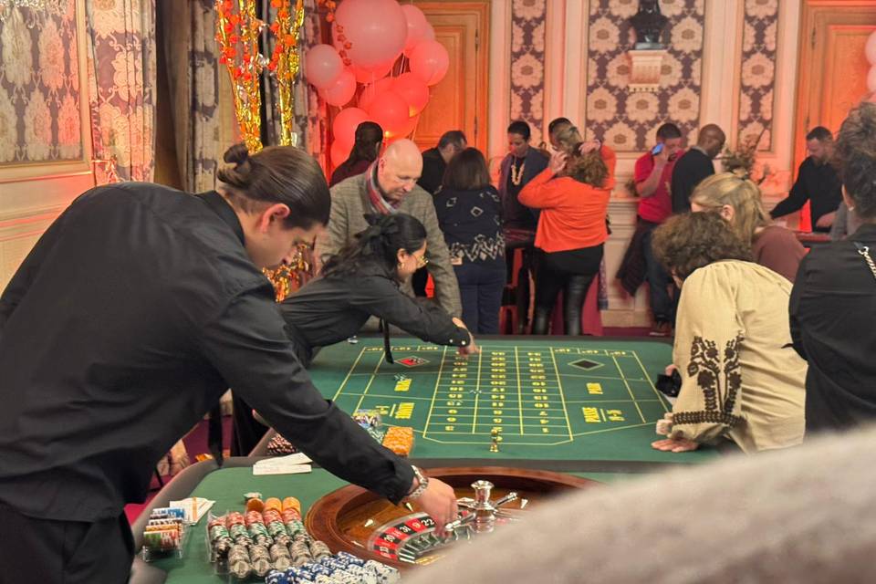 Deux croupiers en action