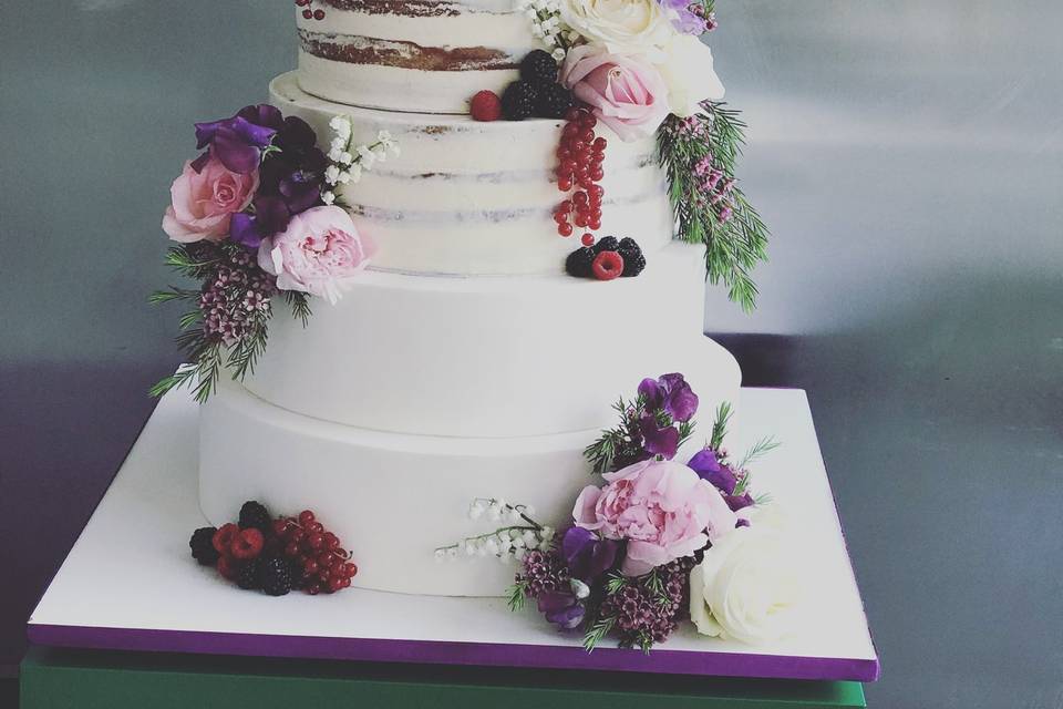 Naked cake fleurs et fruits