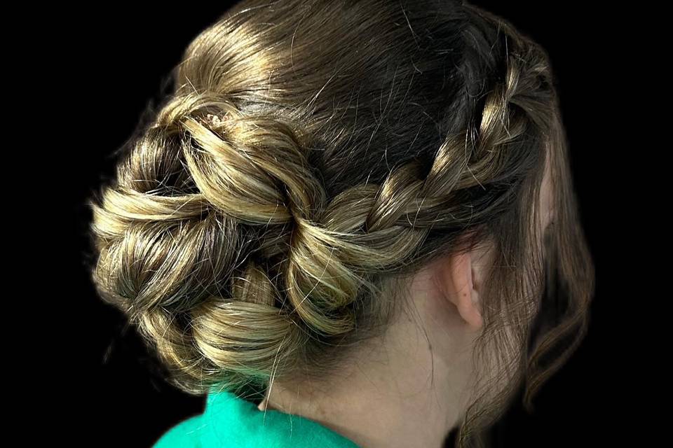 Chignon crée par Colline .