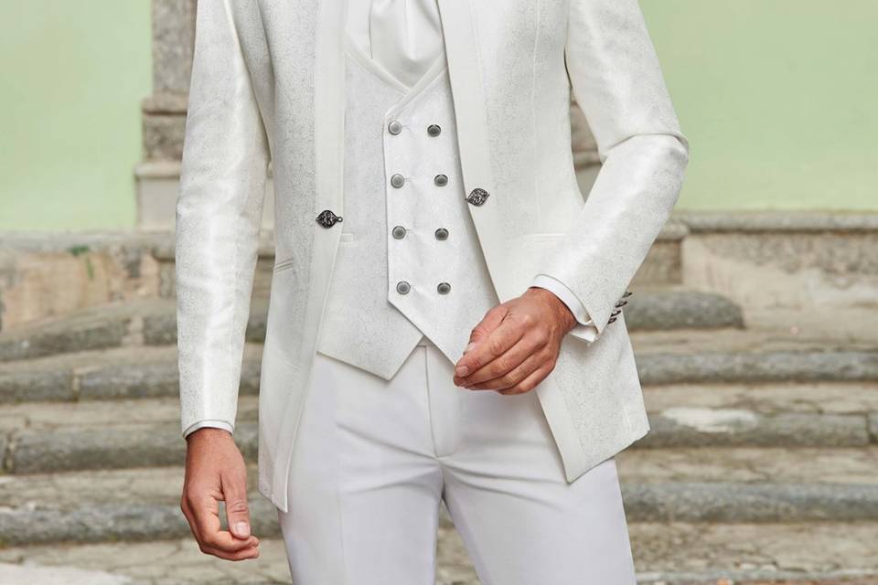 Col officier blanc naturel