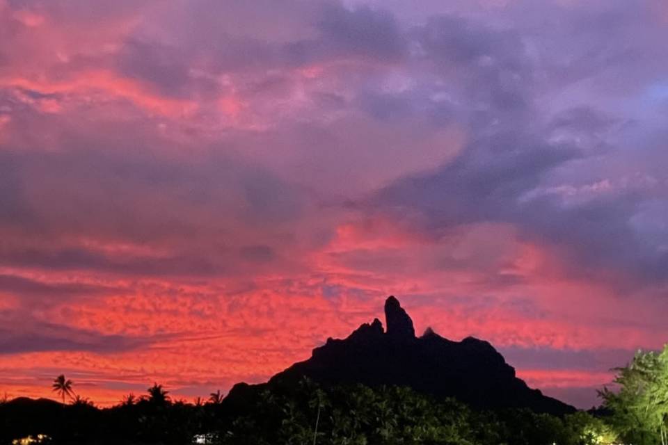 Coucher de soleil à Bora