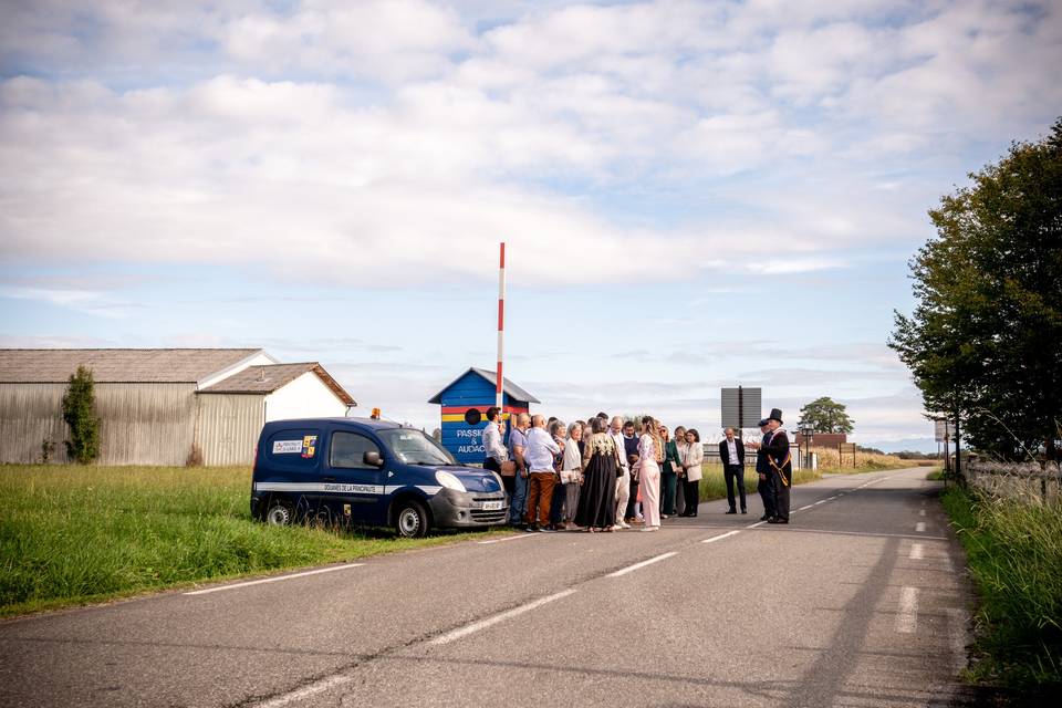 Les invités à la douane