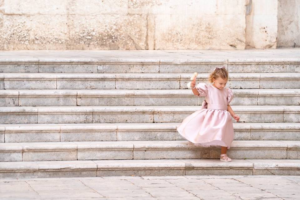 Enfant sortie d'église