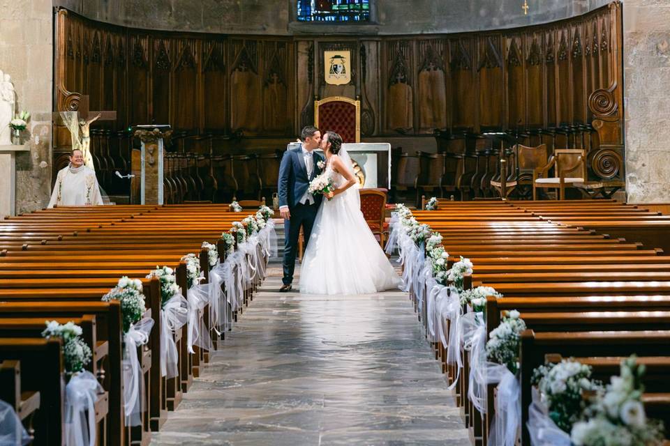 Couple dans l'église
