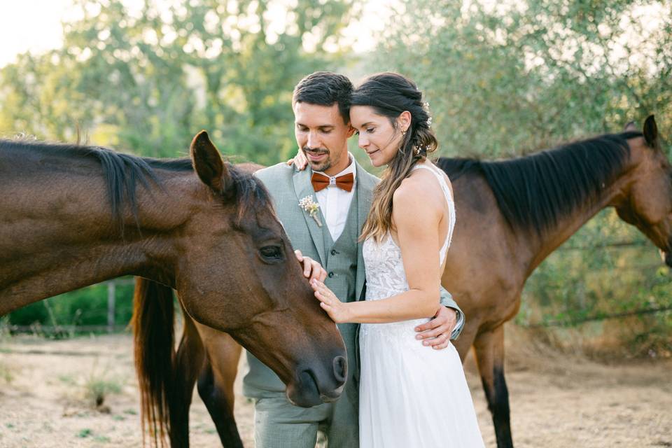 Couple avec des chevaux