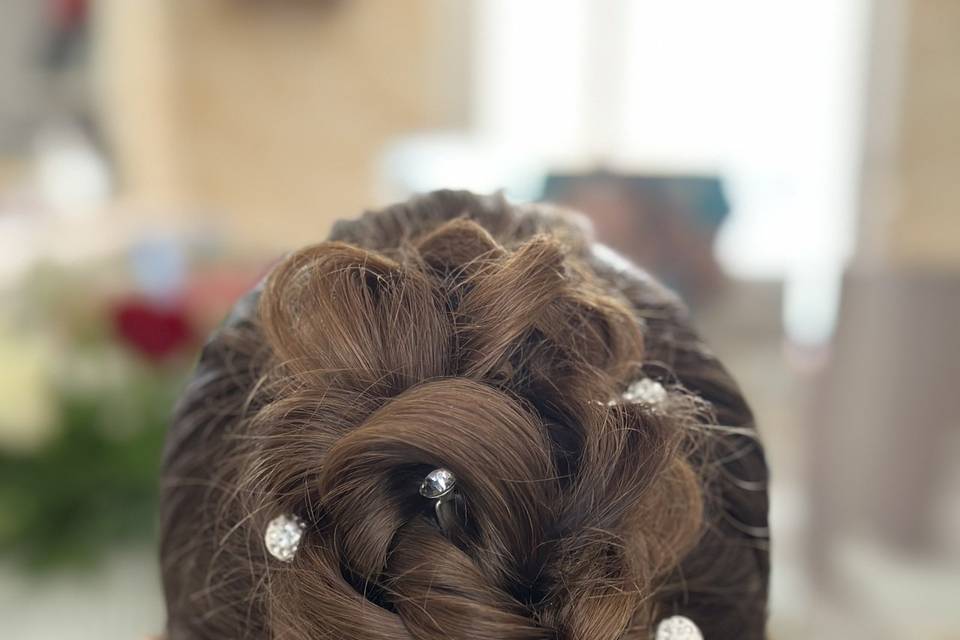 Chignon torsadé plaqué