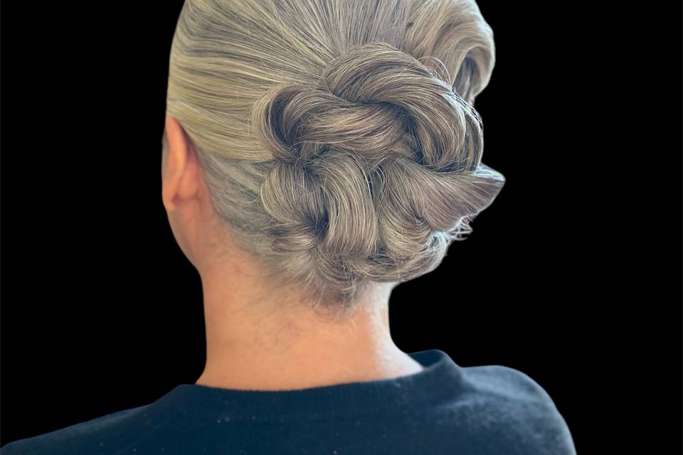 Chignon avec pose de chapeau h