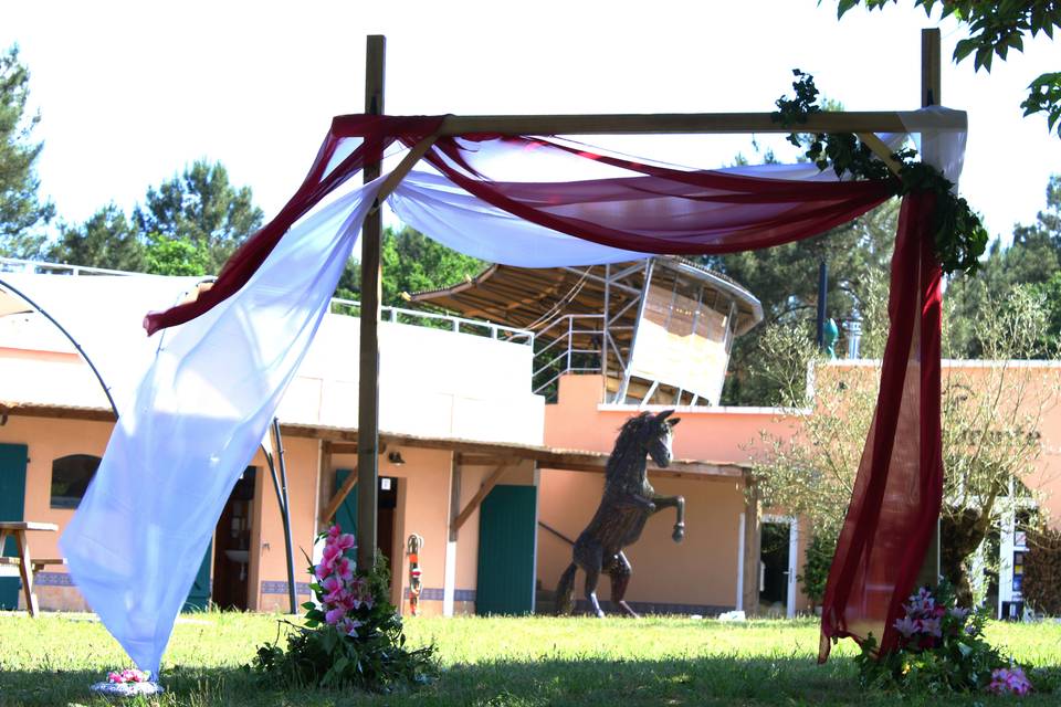 Une arche dans le parc