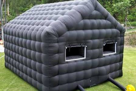 Boite de nuit gonflable