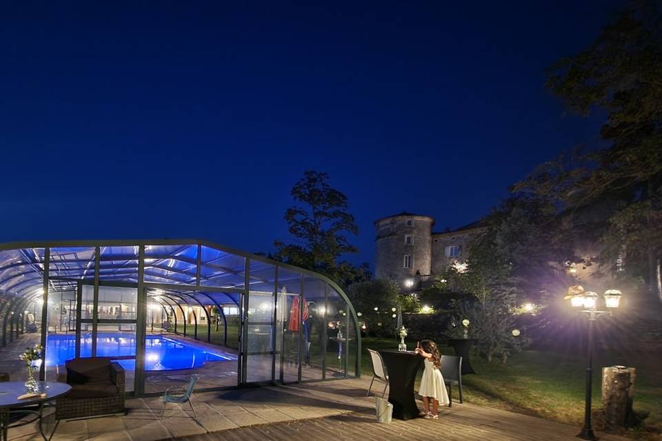 Photo piscine de nuit bleu ouv