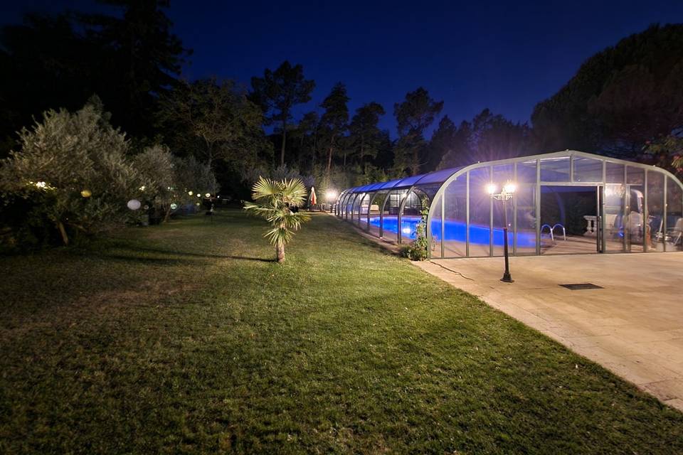 Photo piscine de nuit bleu ouv