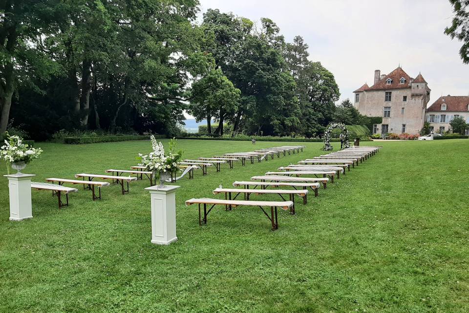 Cérémonie avec banc loués