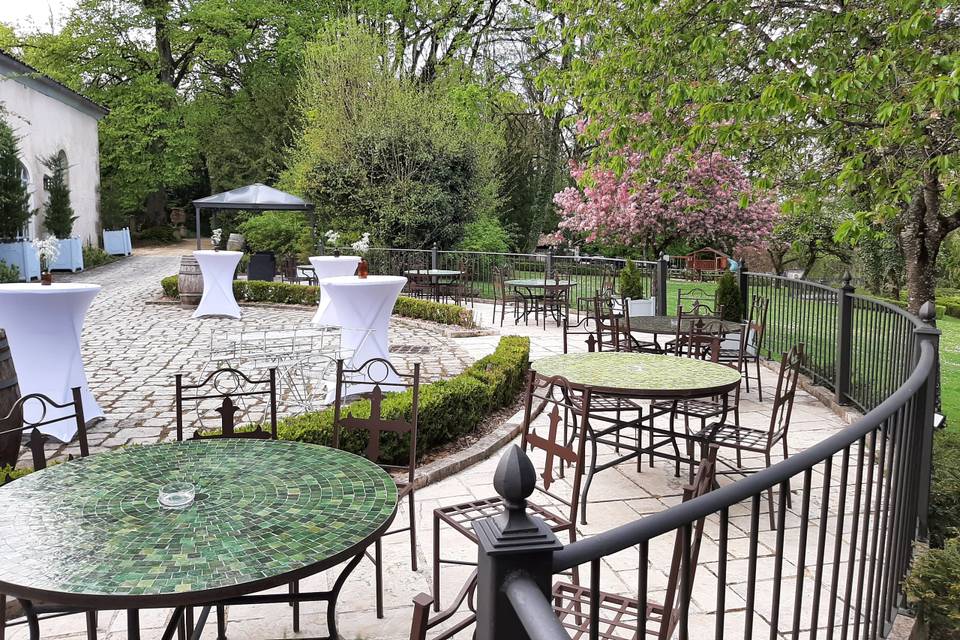 Avec 6 tables mosaïques