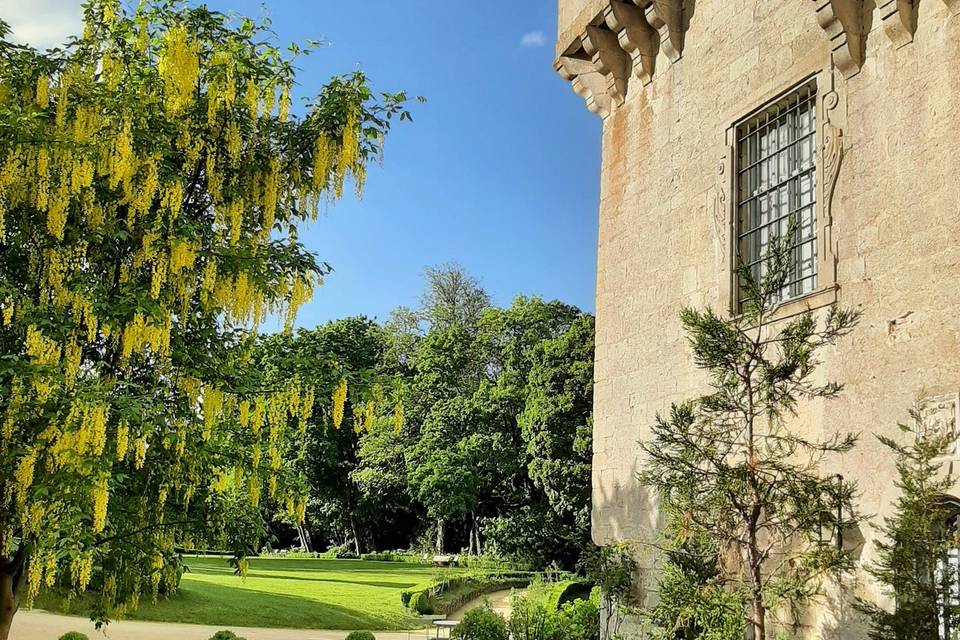 Cour du Château avec vue parc