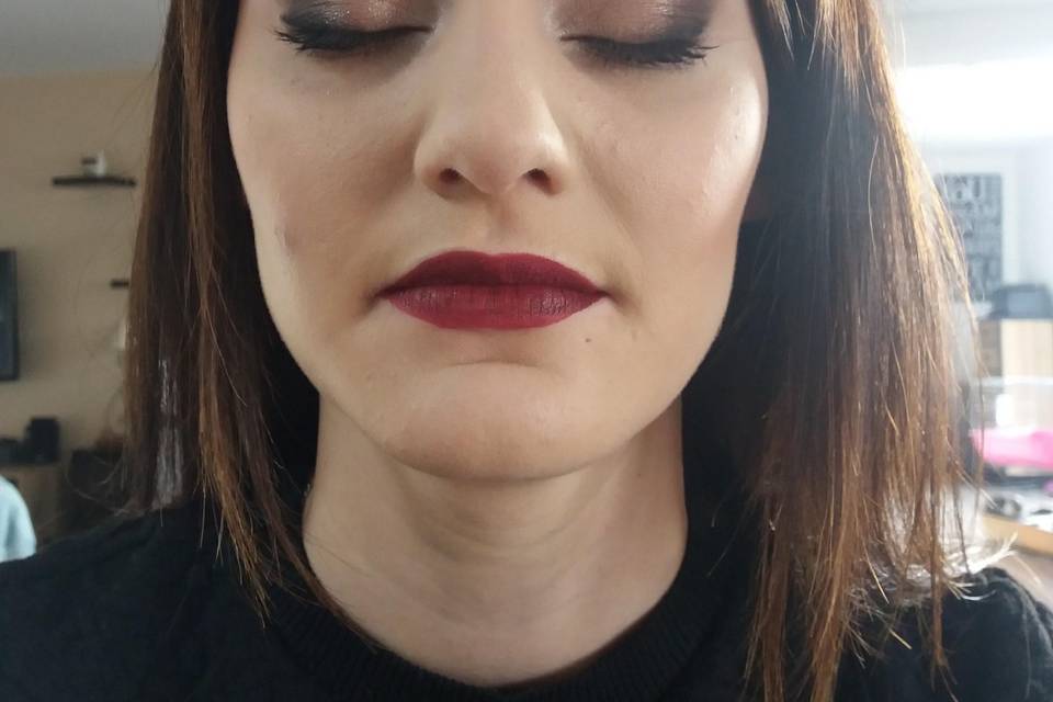 Maquillage poussé