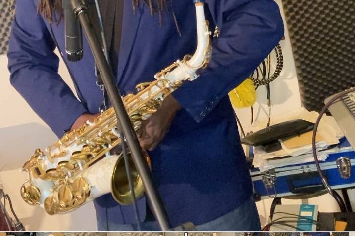 Mr Manu Sax