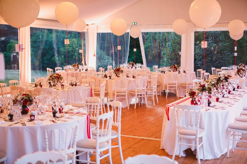 Décoration table rouge blanche