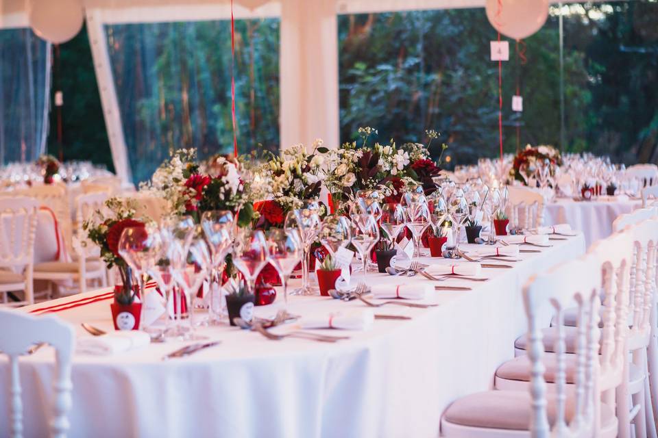 Décoration table rouge blanche