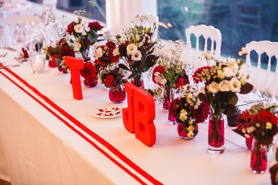 Décoration table rouge blanche