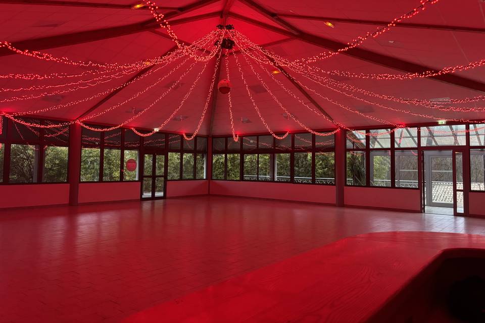 Plafond lumineux rouge