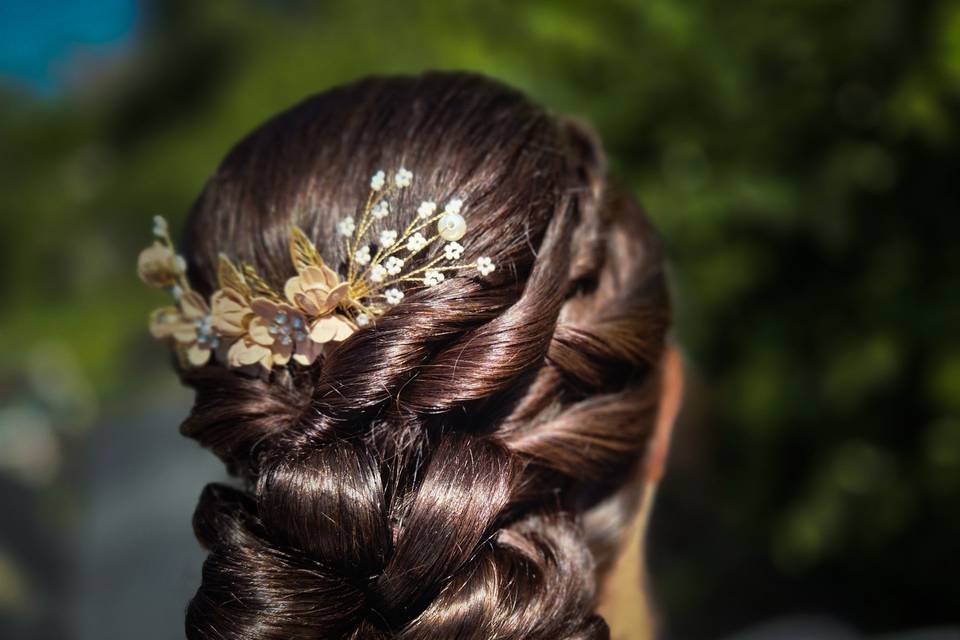 Chignon bouclé tressé