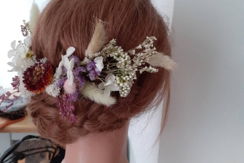 Chignon bas + peigne fleuri