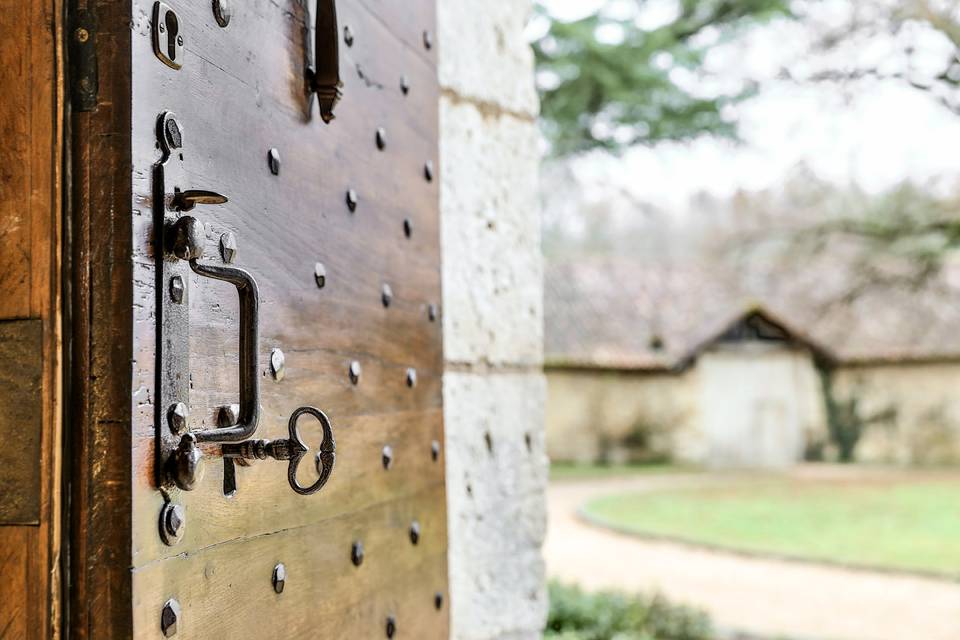 Entrée du château et grange