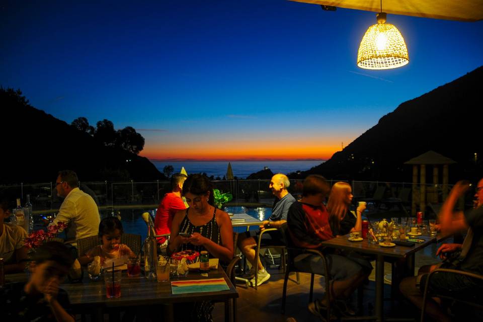 Restaurant coucher de soleil