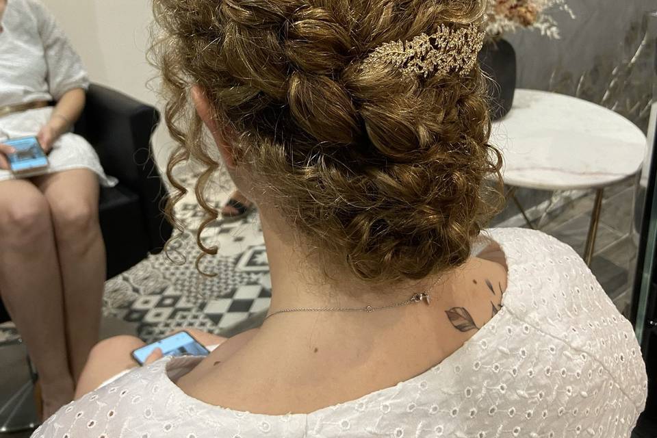 Chignon cheveux bouclés