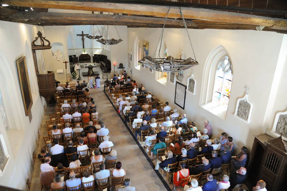 Dans l'église